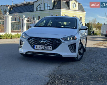 Белый Хендай Ioniq, объемом двигателя 1.58 л и пробегом 91 тыс. км за 17900 $, фото 1 на Automoto.ua