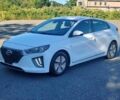 Белый Хендай Ioniq, объемом двигателя 1.6 л и пробегом 54 тыс. км за 4500 $, фото 1 на Automoto.ua