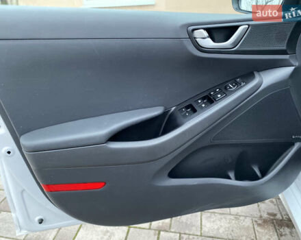 Белый Хендай Ioniq, объемом двигателя 0 л и пробегом 62 тыс. км за 12990 $, фото 15 на Automoto.ua