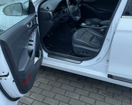 Белый Хендай Ioniq, объемом двигателя 0 л и пробегом 161 тыс. км за 14500 $, фото 4 на Automoto.ua