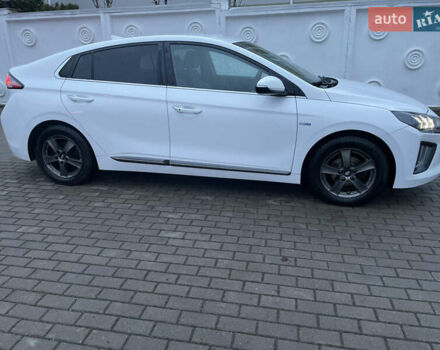 Белый Хендай Ioniq, объемом двигателя 0 л и пробегом 161 тыс. км за 14500 $, фото 3 на Automoto.ua