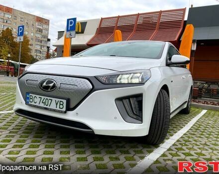 Белый Хендай Ioniq, объемом двигателя 0 л и пробегом 130 тыс. км за 17000 $, фото 3 на Automoto.ua