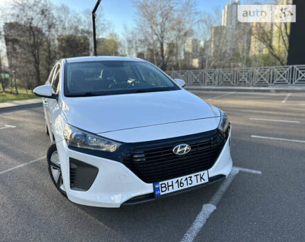 Белый Хендай Ioniq, объемом двигателя 1.58 л и пробегом 210 тыс. км за 12200 $, фото 7 на Automoto.ua