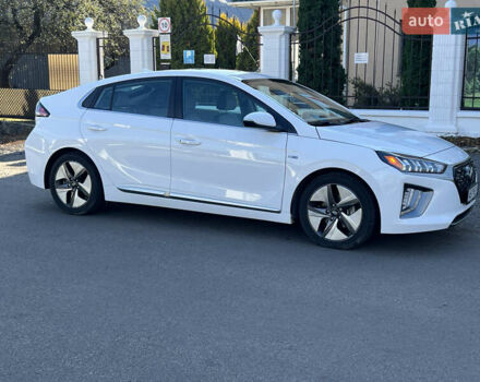 Белый Хендай Ioniq, объемом двигателя 1.58 л и пробегом 91 тыс. км за 17900 $, фото 11 на Automoto.ua