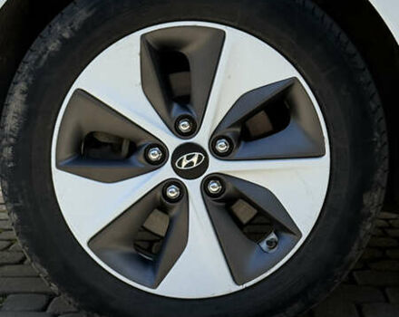 Белый Хендай Ioniq, объемом двигателя 0 л и пробегом 130 тыс. км за 13000 $, фото 15 на Automoto.ua