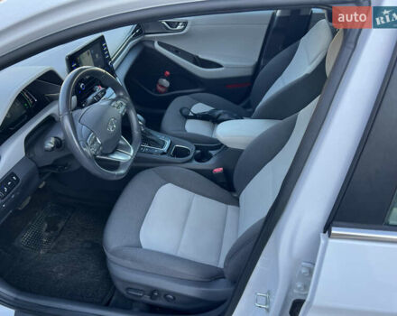 Белый Хендай Ioniq, объемом двигателя 1.58 л и пробегом 91 тыс. км за 17900 $, фото 15 на Automoto.ua