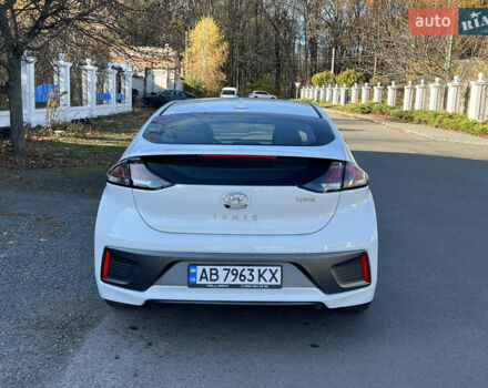 Белый Хендай Ioniq, объемом двигателя 1.58 л и пробегом 91 тыс. км за 17900 $, фото 7 на Automoto.ua