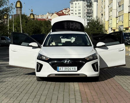 Белый Хендай Ioniq, объемом двигателя 0 л и пробегом 130 тыс. км за 13000 $, фото 7 на Automoto.ua