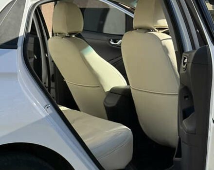 Белый Хендай Ioniq, объемом двигателя 0 л и пробегом 130 тыс. км за 13000 $, фото 13 на Automoto.ua