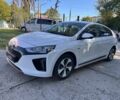 Белый Хендай Ioniq, объемом двигателя 0 л и пробегом 136 тыс. км за 14200 $, фото 2 на Automoto.ua