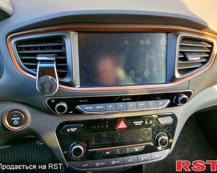 Белый Хендай Ioniq, объемом двигателя 0 л и пробегом 66 тыс. км за 15200 $, фото 5 на Automoto.ua