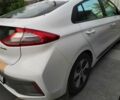 Белый Хендай Ioniq, объемом двигателя 1 л и пробегом 260 тыс. км за 12236 $, фото 4 на Automoto.ua