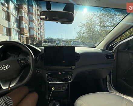 Белый Хендай Ioniq, объемом двигателя 0 л и пробегом 130 тыс. км за 13000 $, фото 20 на Automoto.ua