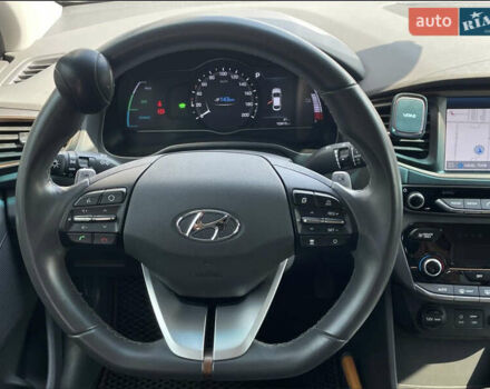 Белый Хендай Ioniq, объемом двигателя 0 л и пробегом 105 тыс. км за 13999 $, фото 19 на Automoto.ua