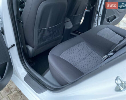 Белый Хендай Ioniq, объемом двигателя 0 л и пробегом 62 тыс. км за 12990 $, фото 23 на Automoto.ua