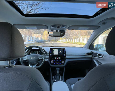 Белый Хендай Ioniq, объемом двигателя 1.58 л и пробегом 91 тыс. км за 17900 $, фото 24 на Automoto.ua