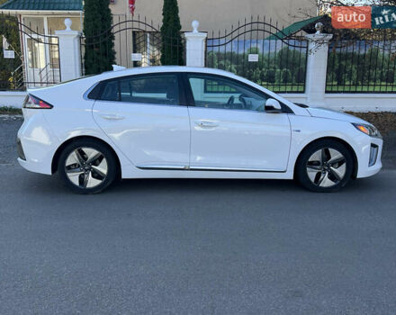 Белый Хендай Ioniq, объемом двигателя 1.58 л и пробегом 91 тыс. км за 17900 $, фото 10 на Automoto.ua