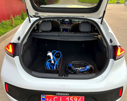 Білий Хендай Ioniq, об'ємом двигуна 1 л та пробігом 121 тис. км за 14100 $, фото 5 на Automoto.ua