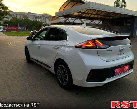 Білий Хендай Ioniq, об'ємом двигуна 1 л та пробігом 121 тис. км за 14100 $, фото 8 на Automoto.ua