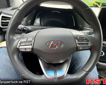 Білий Хендай Ioniq, об'ємом двигуна 1 л та пробігом 121 тис. км за 14100 $, фото 6 на Automoto.ua