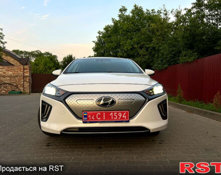 Білий Хендай Ioniq, об'ємом двигуна 1 л та пробігом 121 тис. км за 14100 $, фото 4 на Automoto.ua