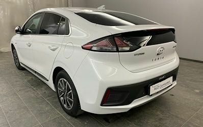 Белый Хендай Ioniq, объемом двигателя 0 л и пробегом 28 тыс. км за 18300 $, фото 2 на Automoto.ua