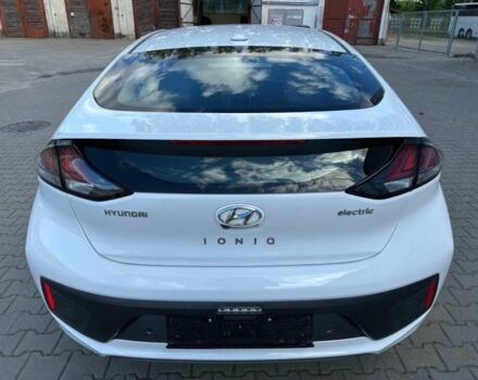 Белый Хендай Ioniq, объемом двигателя 0 л и пробегом 45 тыс. км за 12000 $, фото 5 на Automoto.ua