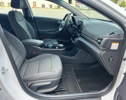 Белый Хендай Ioniq, объемом двигателя 0 л и пробегом 45 тыс. км за 12000 $, фото 8 на Automoto.ua