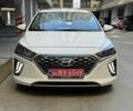 Белый Хендай Ioniq, объемом двигателя 1.6 л и пробегом 95 тыс. км за 16500 $, фото 1 на Automoto.ua