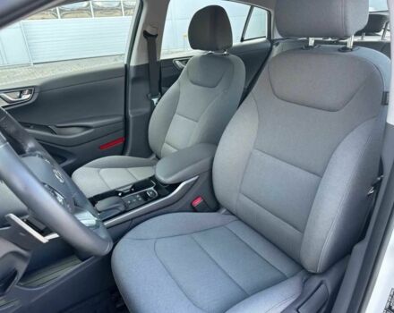 Белый Хендай Ioniq, объемом двигателя 0 л и пробегом 45 тыс. км за 12000 $, фото 10 на Automoto.ua