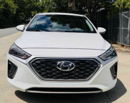 Белый Хендай Ioniq, объемом двигателя 1.6 л и пробегом 22 тыс. км за 30000 $, фото 1 на Automoto.ua