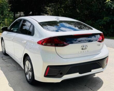 Белый Хендай Ioniq, объемом двигателя 1.6 л и пробегом 22 тыс. км за 30000 $, фото 5 на Automoto.ua
