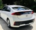 Белый Хендай Ioniq, объемом двигателя 1.6 л и пробегом 22 тыс. км за 30000 $, фото 5 на Automoto.ua