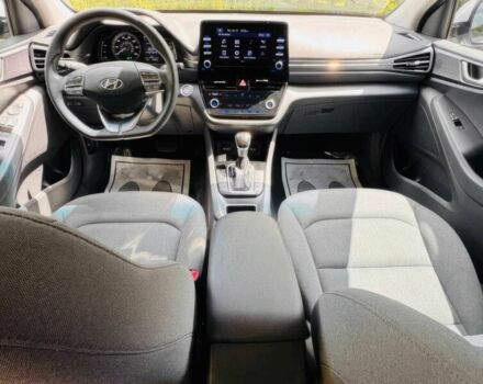 Белый Хендай Ioniq, объемом двигателя 1.6 л и пробегом 22 тыс. км за 30000 $, фото 7 на Automoto.ua
