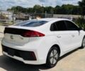 Белый Хендай Ioniq, объемом двигателя 1.6 л и пробегом 22 тыс. км за 30000 $, фото 3 на Automoto.ua