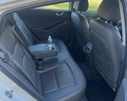 Белый Хендай Ioniq, объемом двигателя 0 л и пробегом 118 тыс. км за 12999 $, фото 3 на Automoto.ua