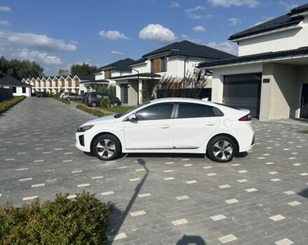 Білий Хендай Ioniq, об'ємом двигуна 0 л та пробігом 61 тис. км за 15900 $, фото 3 на Automoto.ua