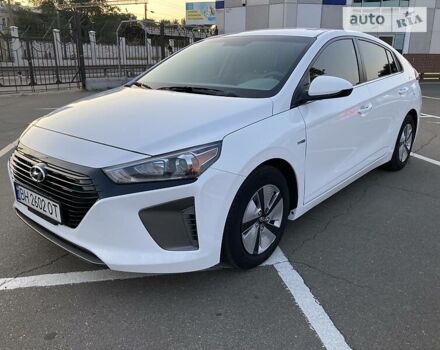 Білий Хендай Ioniq, об'ємом двигуна 1.6 л та пробігом 29 тис. км за 16300 $, фото 4 на Automoto.ua