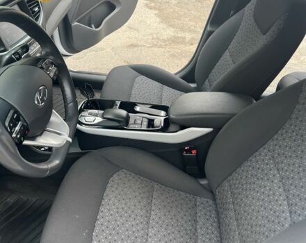 Білий Хендай Ioniq, об'ємом двигуна 0 л та пробігом 61 тис. км за 15900 $, фото 9 на Automoto.ua