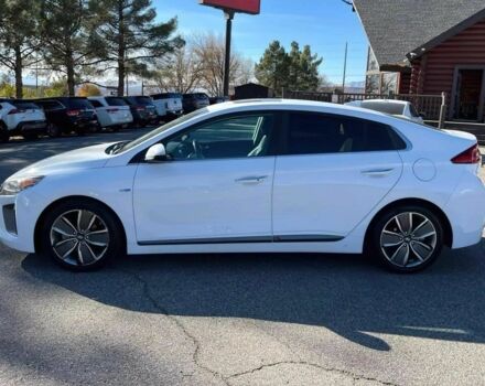 Белый Хендай Ioniq, объемом двигателя 1.6 л и пробегом 66 тыс. км за 292 $, фото 4 на Automoto.ua