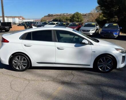 Белый Хендай Ioniq, объемом двигателя 1.6 л и пробегом 66 тыс. км за 292 $, фото 3 на Automoto.ua