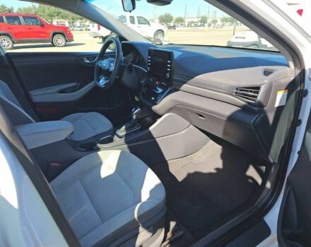 Білий Хендай Ioniq, об'ємом двигуна 0 л та пробігом 38 тис. км за 13900 $, фото 7 на Automoto.ua