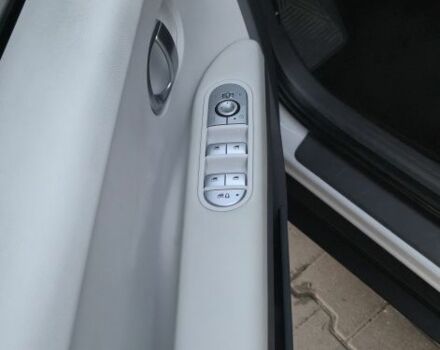 Белый Хендай Ioniq, объемом двигателя 0 л и пробегом 62 тыс. км за 24500 $, фото 18 на Automoto.ua