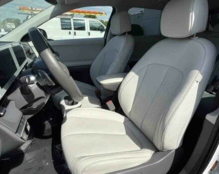 Белый Хендай Ioniq, объемом двигателя 0 л и пробегом 22 тыс. км за 14900 $, фото 7 на Automoto.ua