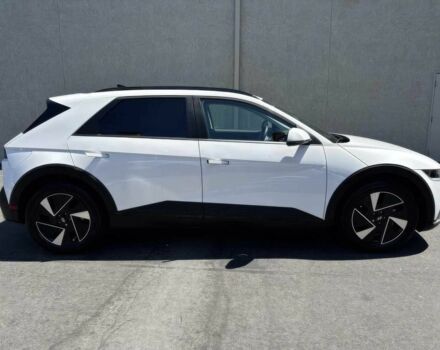 Белый Хендай Ioniq, объемом двигателя 0 л и пробегом 5 тыс. км за 13600 $, фото 2 на Automoto.ua