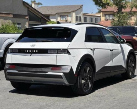 Белый Хендай Ioniq, объемом двигателя 0 л и пробегом 6 тыс. км за 19000 $, фото 2 на Automoto.ua