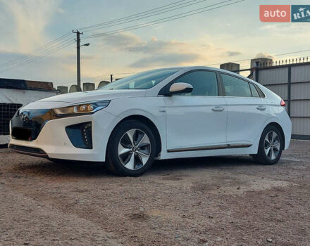 Хендай Ioniq 2018 у Нововолинськ на Automoto.ua Білий Хендай Ioniq, об'ємом двигуна 0 л та пробігом 50 тис. км за 19500 $, фото 2 на Automoto.ua