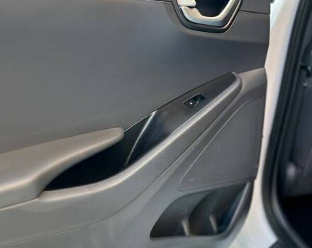 Белый Хендай Ioniq, объемом двигателя 0 л и пробегом 62 тыс. км за 14100 $, фото 39 на Automoto.ua