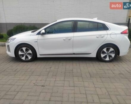 Белый Хендай Ioniq, объемом двигателя 0 л и пробегом 124 тыс. км за 15000 $, фото 4 на Automoto.ua