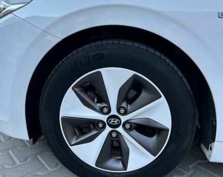 Белый Хендай Ioniq, объемом двигателя 0 л и пробегом 62 тыс. км за 14100 $, фото 31 на Automoto.ua